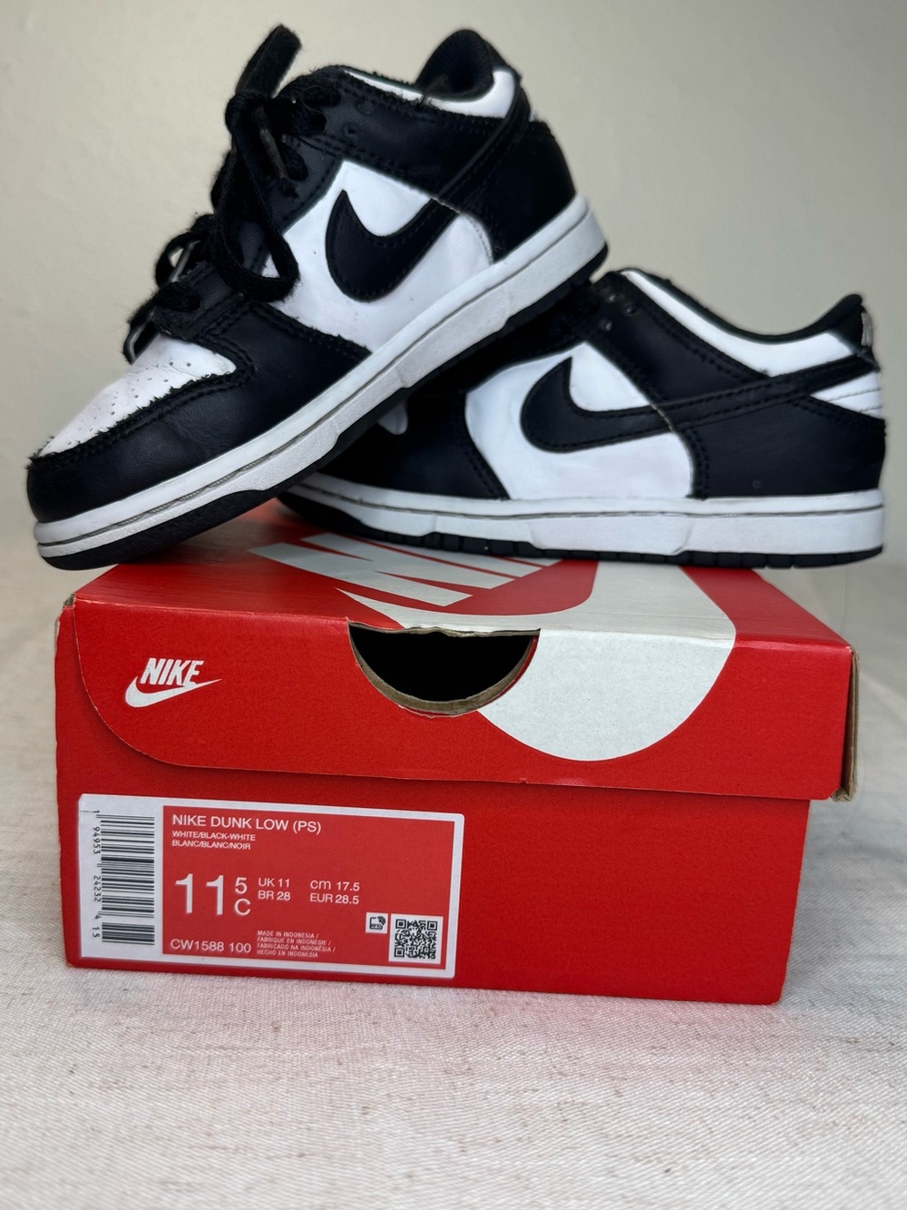 Nike Dunk Panda Kids Low-Top Sneakers in Black and White